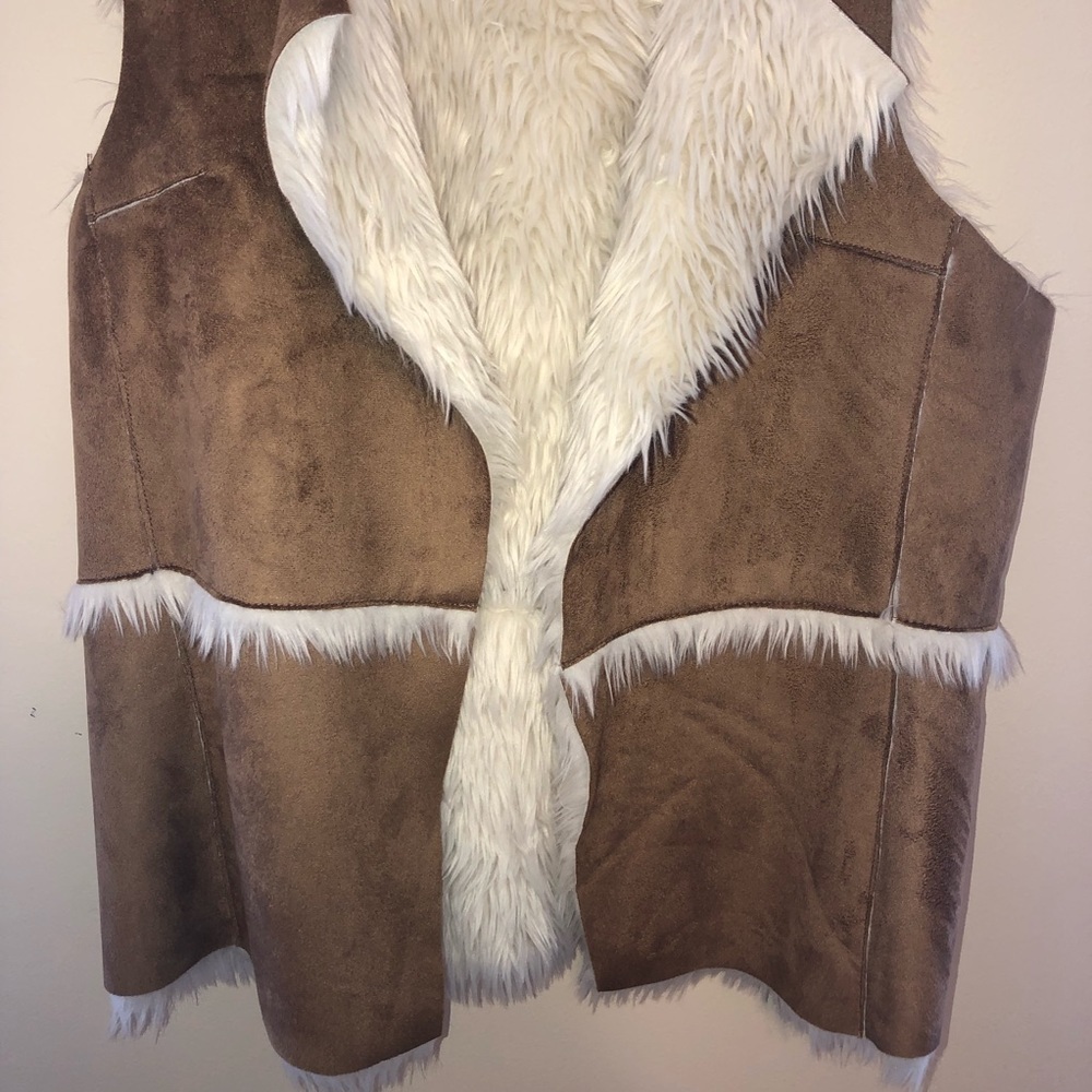 Hollister Faux Suede and Fur Lined Vest - Picture 4 of 10